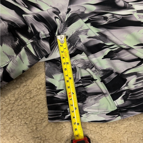 Rare Lululemon Pace Breaker Liner Less Abstract Patterned Shorts - Picture 2 of 4